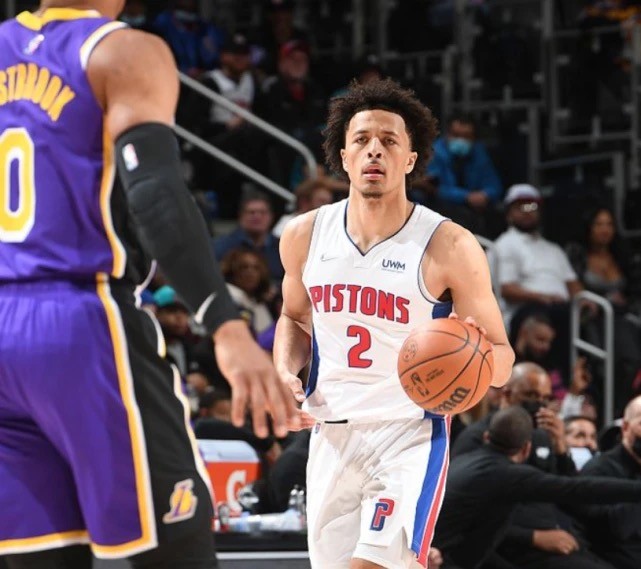 更是对他在 更是对他在